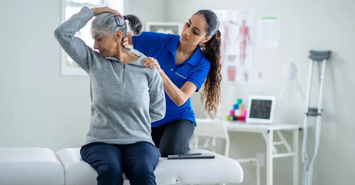 Physiotherapist in Lahore providing elder care at home